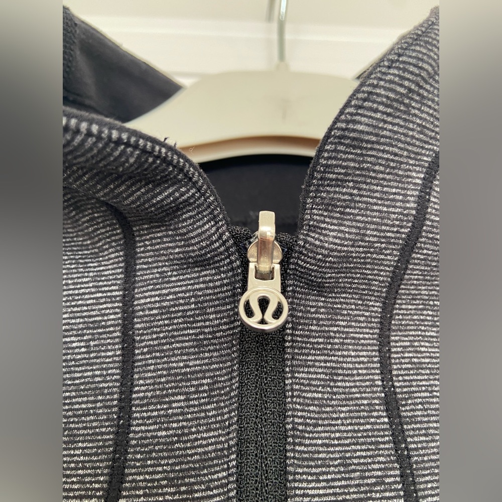 Lululemon Reversible Pullover - Picture 3 of 10